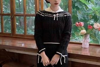 模范学院 – 何嘉颖短裙写真：用心记录每一个优雅瞬间，尽在这组独特图集！
