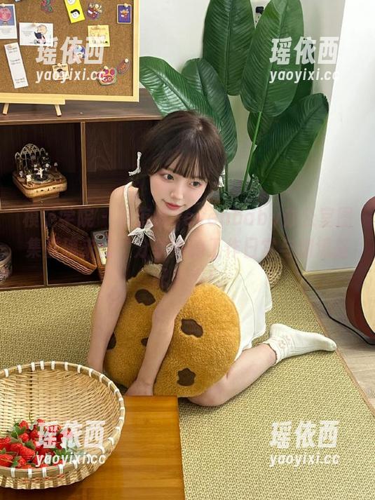 模范学院 - 柳侑绮Sevenbaby办公室图集重磅来袭，分享她的工作日常与潮流搭配灵感！