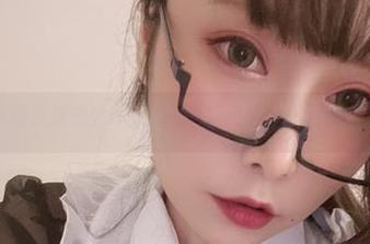 在线享受次屁啦的作品，私底下风纪委员的灵动与幽默