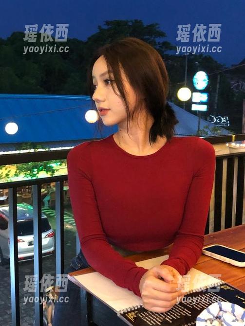 洛丽塔大哥的红色内衣写真在线上线，带你进入更加缤纷的梦境！