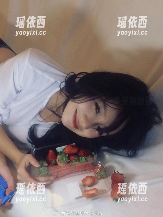 洛丽塔大哥 一起观看洛丽塔大哥的散图,享受她独特风格的写真艺术魅力