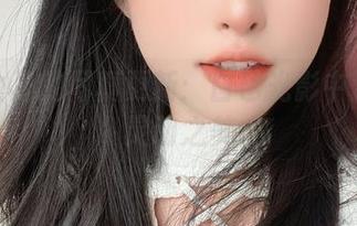 清水由乃的写真更新：白色光影中流露的灵动之美