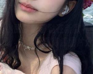 爱蜜社 – 小丽莎萌萌哒在新款礼服中的优雅瞬间，免费下载高清图片分享！