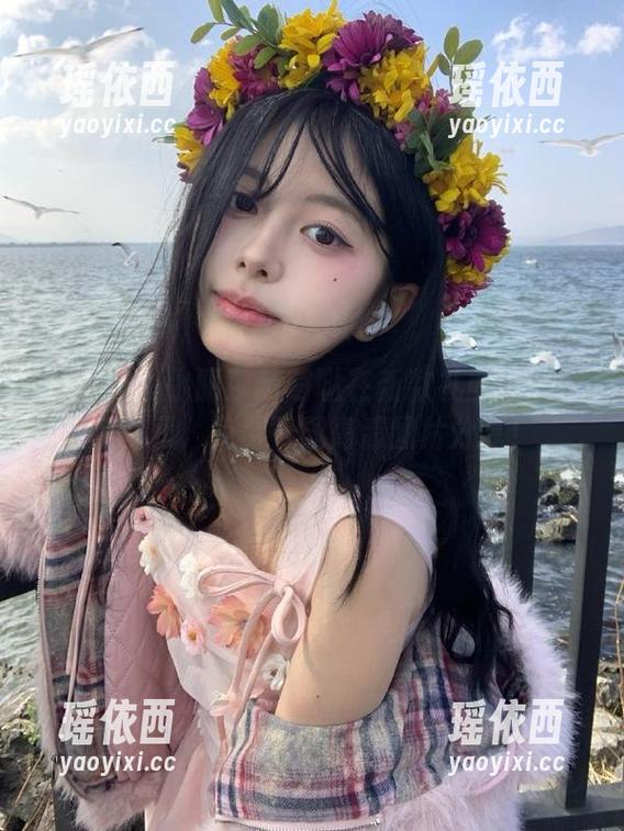 爱蜜社 - 小丽莎萌萌哒在新款礼服中的优雅瞬间，免费下载高清图片分享！
