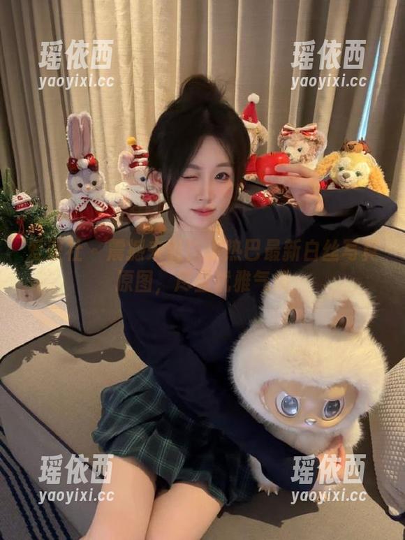 爱蜜社 - 震撼来袭！小热巴最新白丝写真原图，尽显优雅气质
