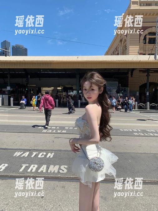 爱蜜社 - 福利时间到！快来欣赏张思允的美脚，其图片仿佛能穿透灵魂！
