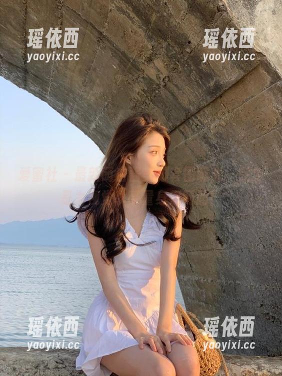 爱蜜社 - 最新萌白酱美脚套图曝光，完全是为视觉享受量身定制的！