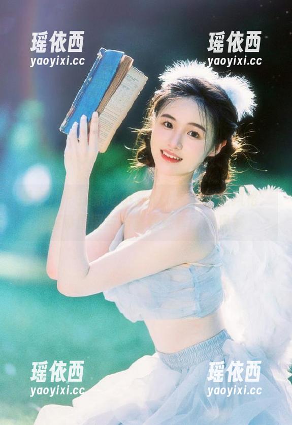 爱蜜社 - 探索赵小米Kitty的镂空风格：解锁原图与丰富视觉套图的奥秘