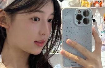 物恋传媒 – 清清棉袜写真分享,图包让你体验柔软的温暖与时尚!
