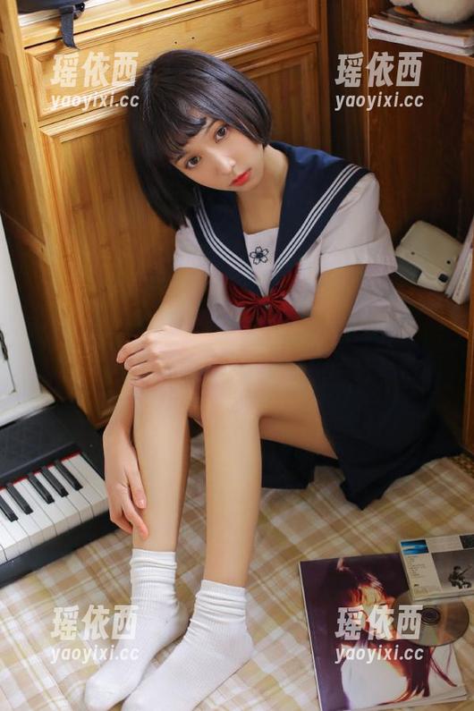 猪小七 微密圈 - 让人心动的猪小七校服写真:图集中展现青春活力与无尽欢乐的精彩瞬间
