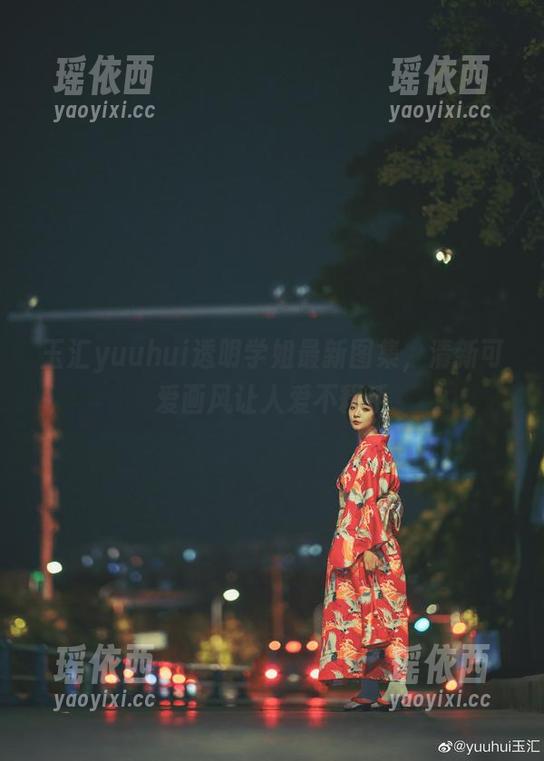 玉汇yuuhui透明学姐最新图集，清新可爱画风让人爱不释手