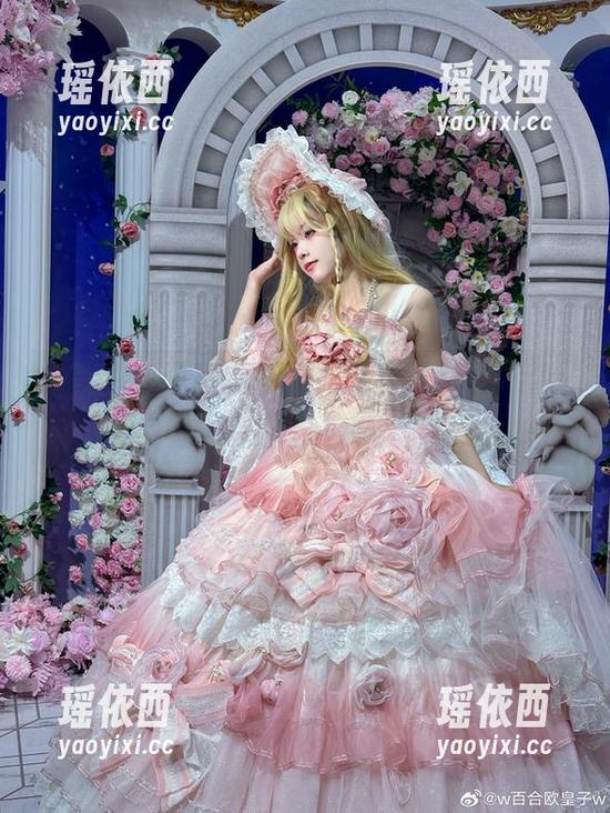百合欧皇子在线写真：展现女孩青春活力的绝美瞬间