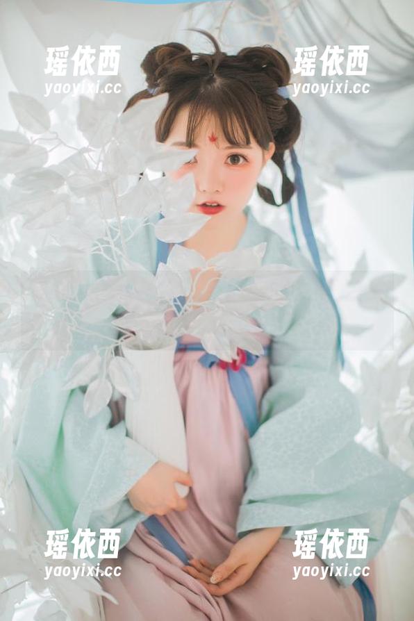 神楽坂真冬 走进神楽坂真冬的天台世界,精选写真集记录青春的动人瞬间