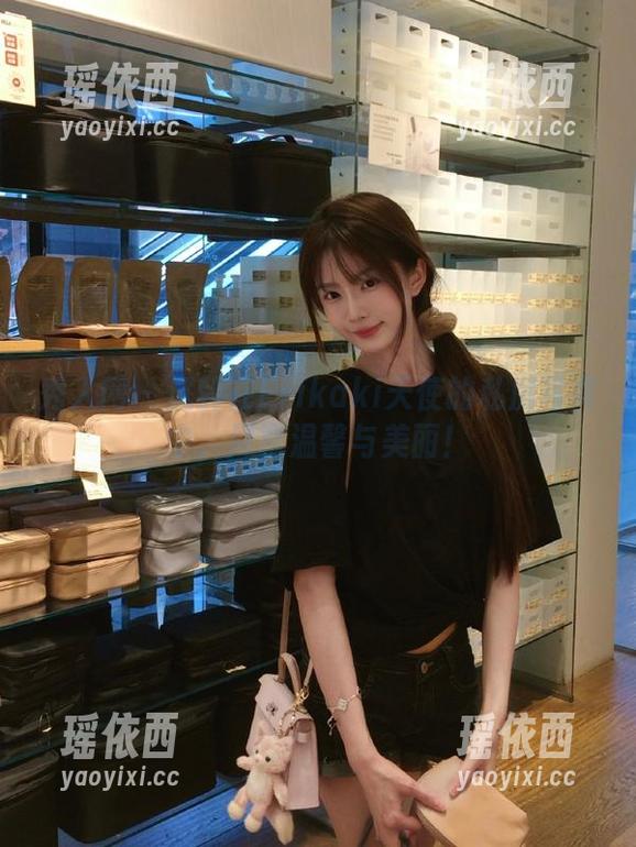 秀人网 - 沉醉在Erikaki天使的私房写真中，尽享温馨与美丽！