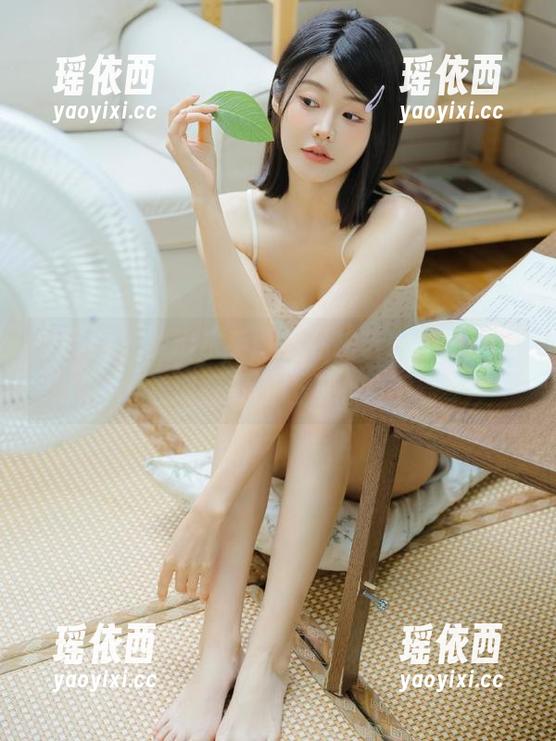 秀人网 - 梦幻水手服的私拍艺术，FoxYini孟狐狸美图让你心动不已