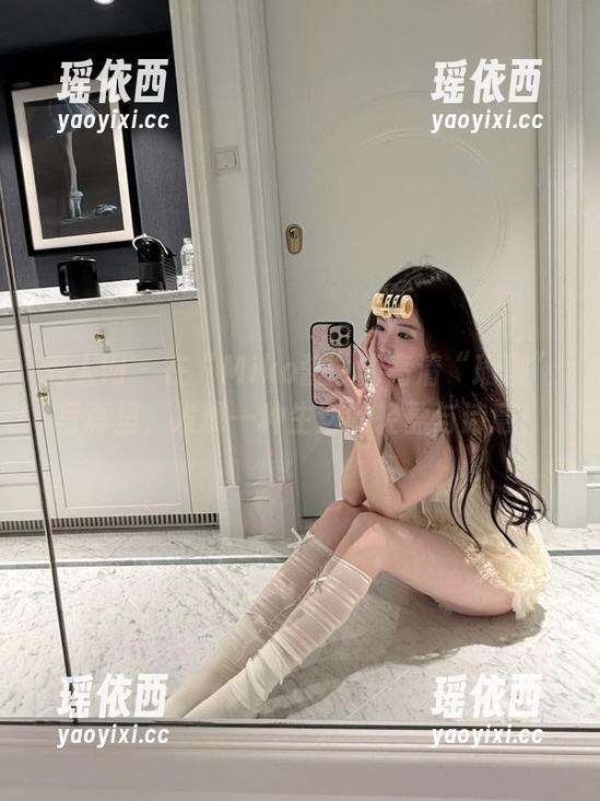 秀人网 - 在“Miko酱”的高清“瑜伽”写真里，发现一种生活的轻盈与诗意！