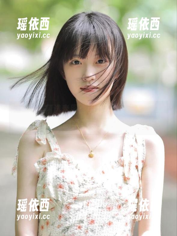 秀人网 - 精选套图：UU阿文白色主题，记录她的柔美与清新氛围