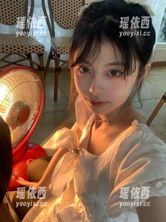 秀人网 - z杯悠悠短裙作品集：时尚女神的诱人写真资源精选