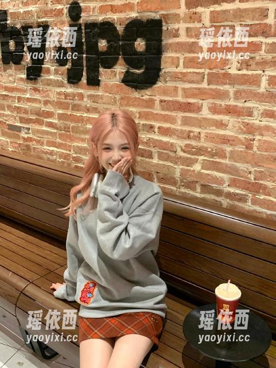 秀人网 - 探索优酱的最新美腿作品资源，带你走进无与伦比的美腿世界，回顾每一拍的心动瞬间。