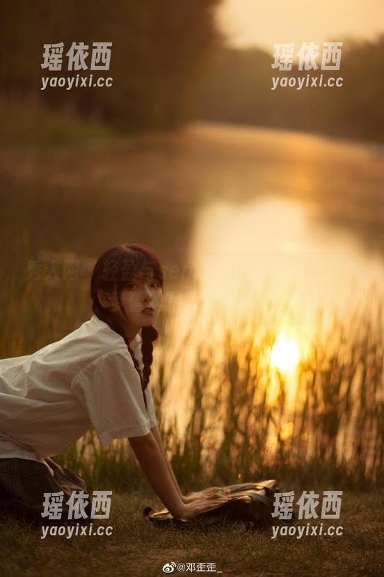 秀人网 - 轻盈与sensuality交错的俞夕梦蕾丝写真图集分享