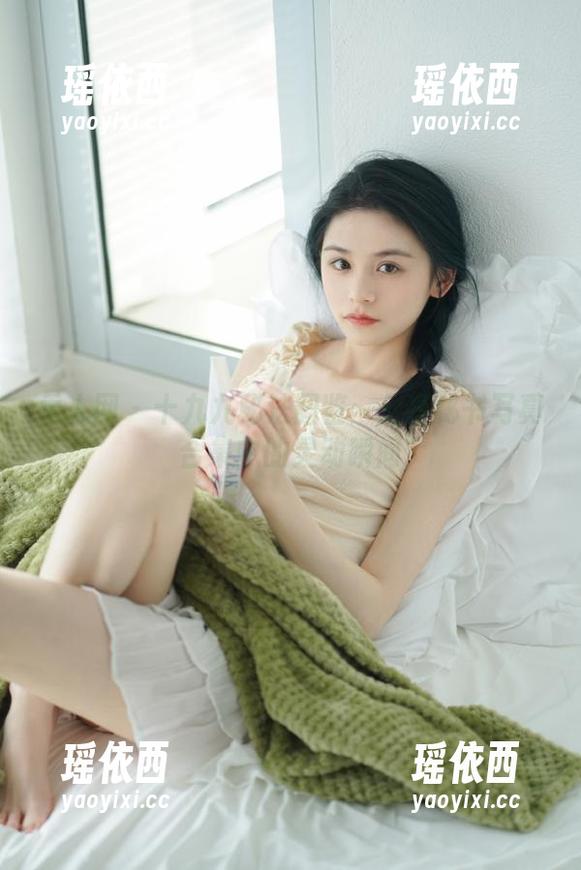 秀人网 - 十九九秘法图鉴：分享秘书写真合集中的灵动瞬间