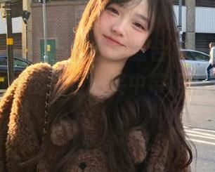 秀人网 – 在叶籽亿的圣诞合集里，尽情感受自嘲力量的图包，笑中带泪的镜头瞬间！