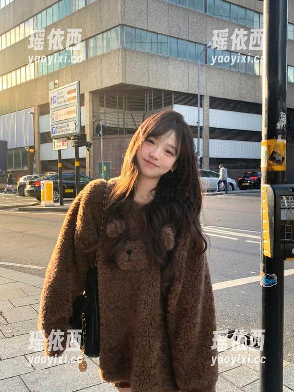 秀人网 - 在叶籽亿的圣诞合集里，尽情感受自嘲力量的图包，笑中带泪的镜头瞬间！