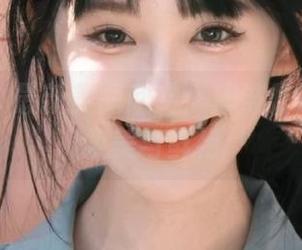 秀人网 – 最新美图欣赏：周波儿连衣裙的柔美与鲜艳