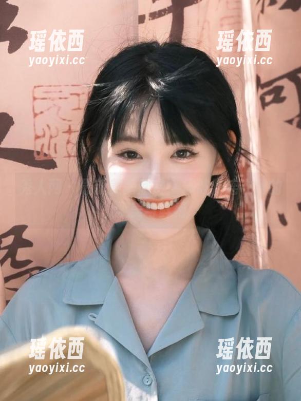 秀人网 - 最新美图欣赏：周波儿连衣裙的柔美与鲜艳