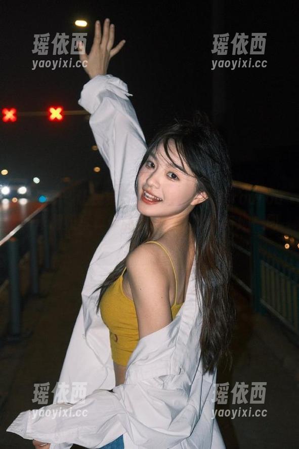 秀人网 - 让视觉与心灵共鸣，媃柔rourou新作御姐写真作品更新，诚邀你与她一同共赏！