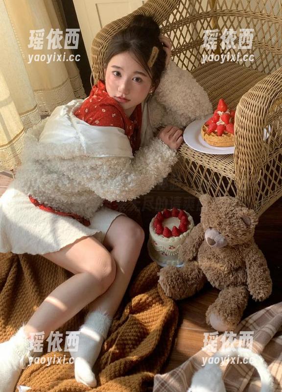 秀人网 - 李可儿的夏天体验：全新美图写真，带来无尽的清爽感