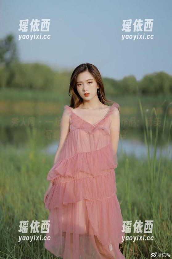 秀人网-清妙 秀人网 - 一起欣赏清妙的夏日作品:精美写真集与动人原图分享
