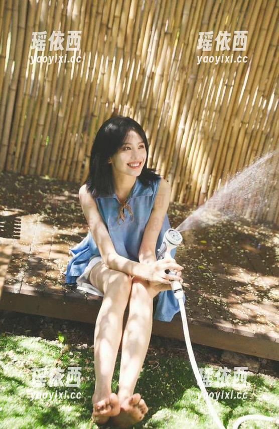秀人网 - 甜美如焦糖可可，私房美图带你走入白裙的浪漫世界
