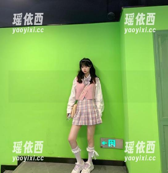 秀人网 - 玄子女神写真作品高清合集，网盘下载带你走入她的世界！