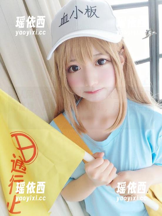 秀人网 - 甜佳佳校服图集：校园青春与时尚碰撞，精彩作品等你下载，尽情沉浸其中！