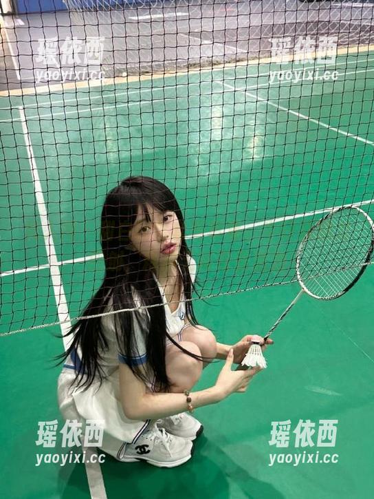 秀人网 - 甜白酱全套写真集，牛仔裤魅力四射，释放无限青春活力