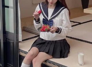 秀人网 – 独家发布：田小燕Vicky全套制服图包，感受别样的时尚气息
