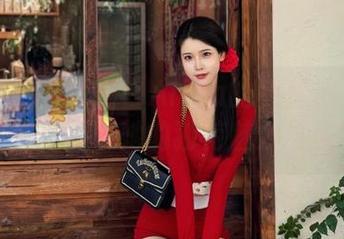 秀人网 – 下载白白Alina的免费裤里丝写真照片，探索她的独特魅力与风格！