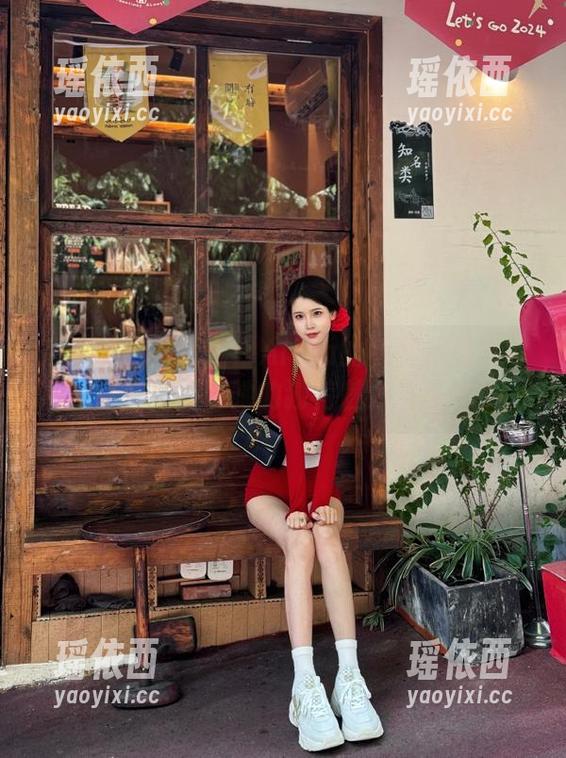 秀人网 - 下载白白Alina的免费裤里丝写真照片，探索她的独特魅力与风格！