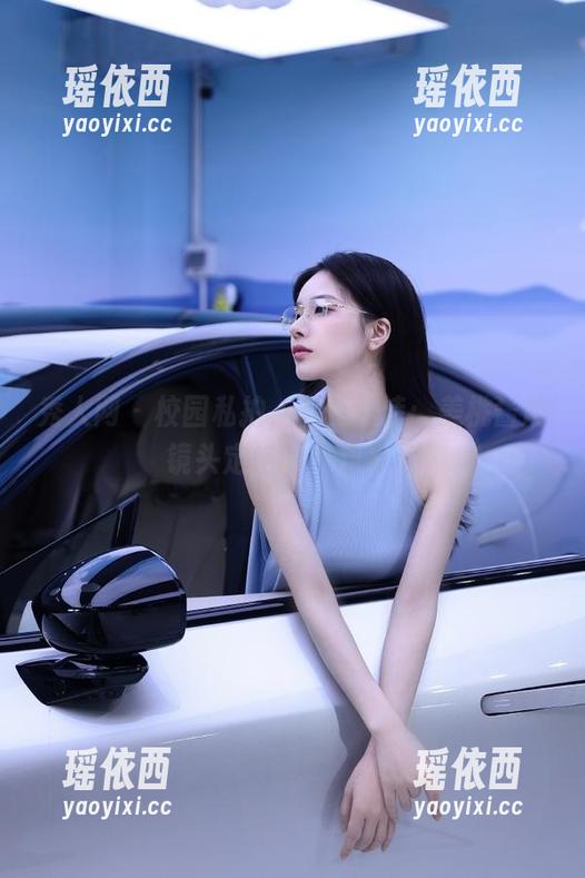 秀人网 - 校园私拍，写真如诗：美桃酱用镜头定格的岁月长河