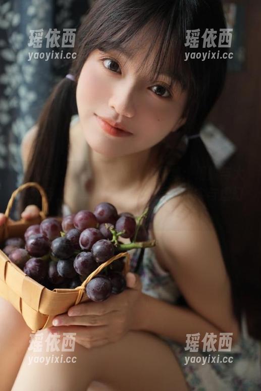 秀人网 - “言沫姐姐”作品集：细腻与大胆并存，分享她在镜头背后的真实与虚幻世界