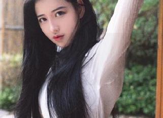 秀人网 – 在校服中绽放：赤间菀枫的写真原图与照片带来的奇妙感受