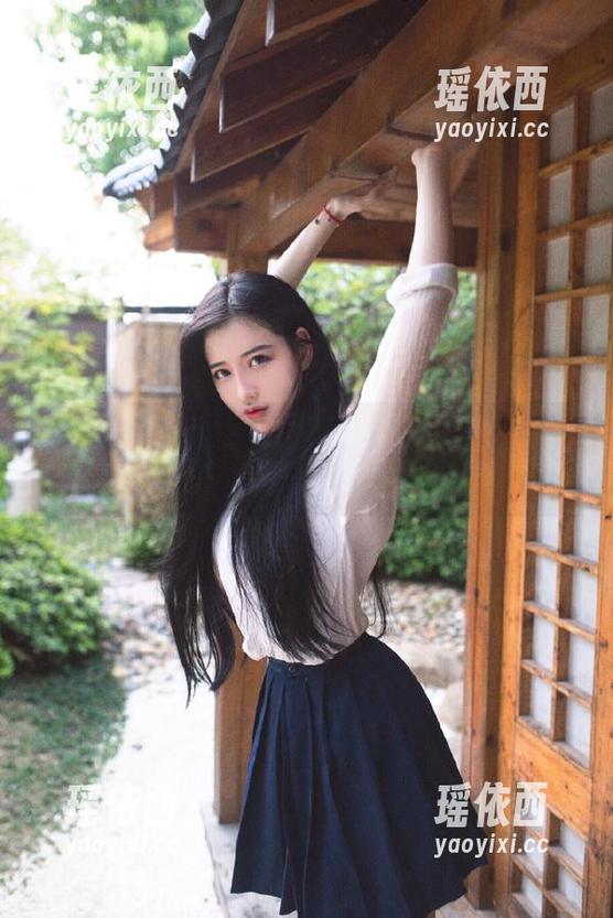 秀人网 - 在校服中绽放：赤间菀枫的写真原图与照片带来的奇妙感受