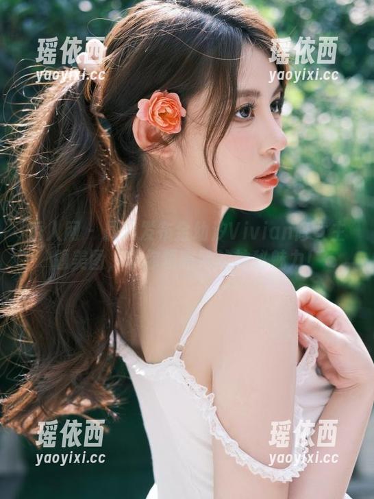 秀人网 - 最新发布金幼汐Vivian修女主题美图，带你领略她的神秘魅力！