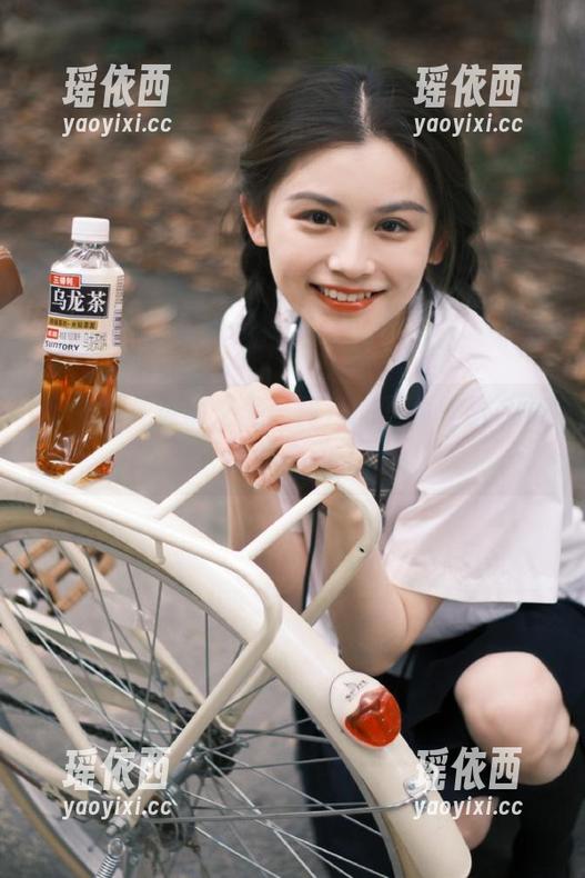 秀人网 - 透明之美：阿汁的写真壁纸合集，让你心动不已