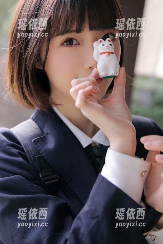 秀人网 - 雨儿1494的连体衣写真资源大揭秘，时尚风潮不容错过