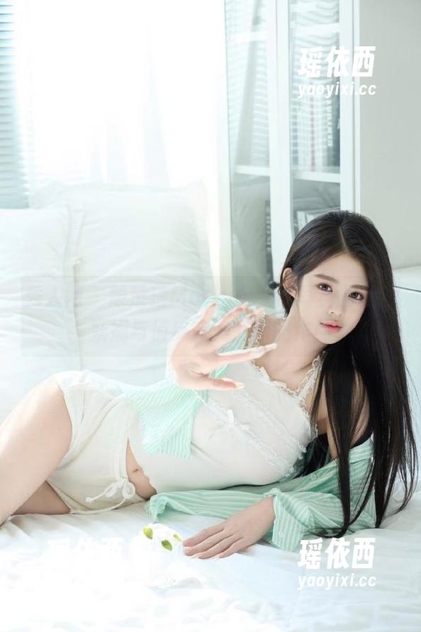 秀人网 - 顾楚楚Maily兔女郎写真图册：妩媚与俏皮完美交织的作品