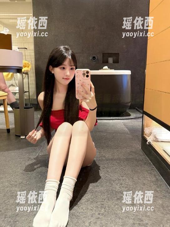 秀人网 - 鱼子酱fish水手服系列写真，定格青春的美图与照片，尽情享受每一瞬间！
