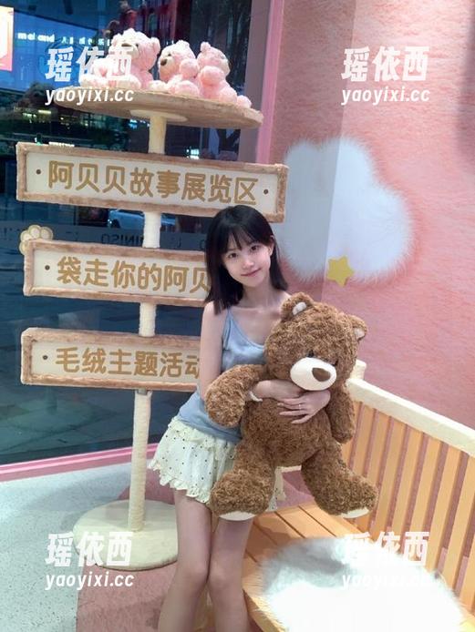 秀人网 - 清新脱俗的麦田白裙写真合集全新更新，唤醒你的浪漫与幻想