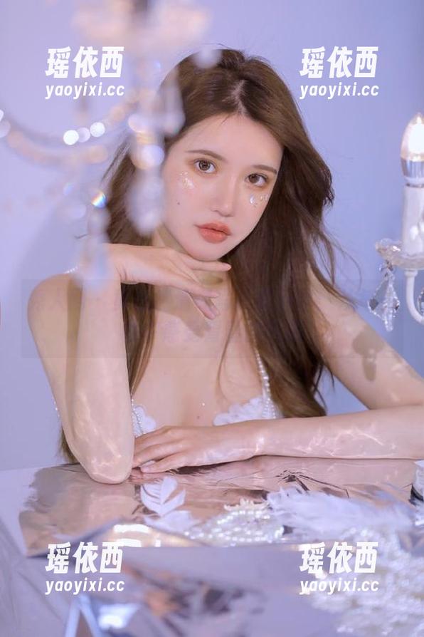 秀人网 - 黄乐然清纯写真集分享：从每一帧中感受青春的气息